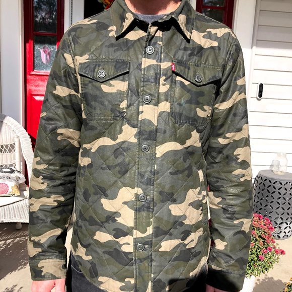 Levis Quilted Camo Trucker Jacket 